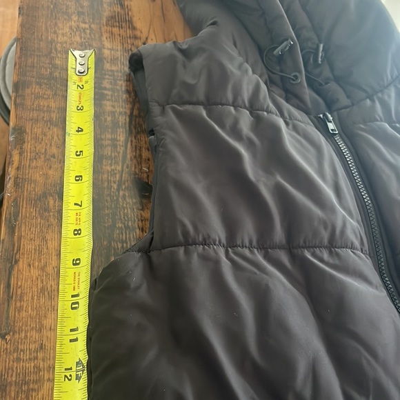 Long Quilted Puffer Hooded Vest - Picture 5 of 6